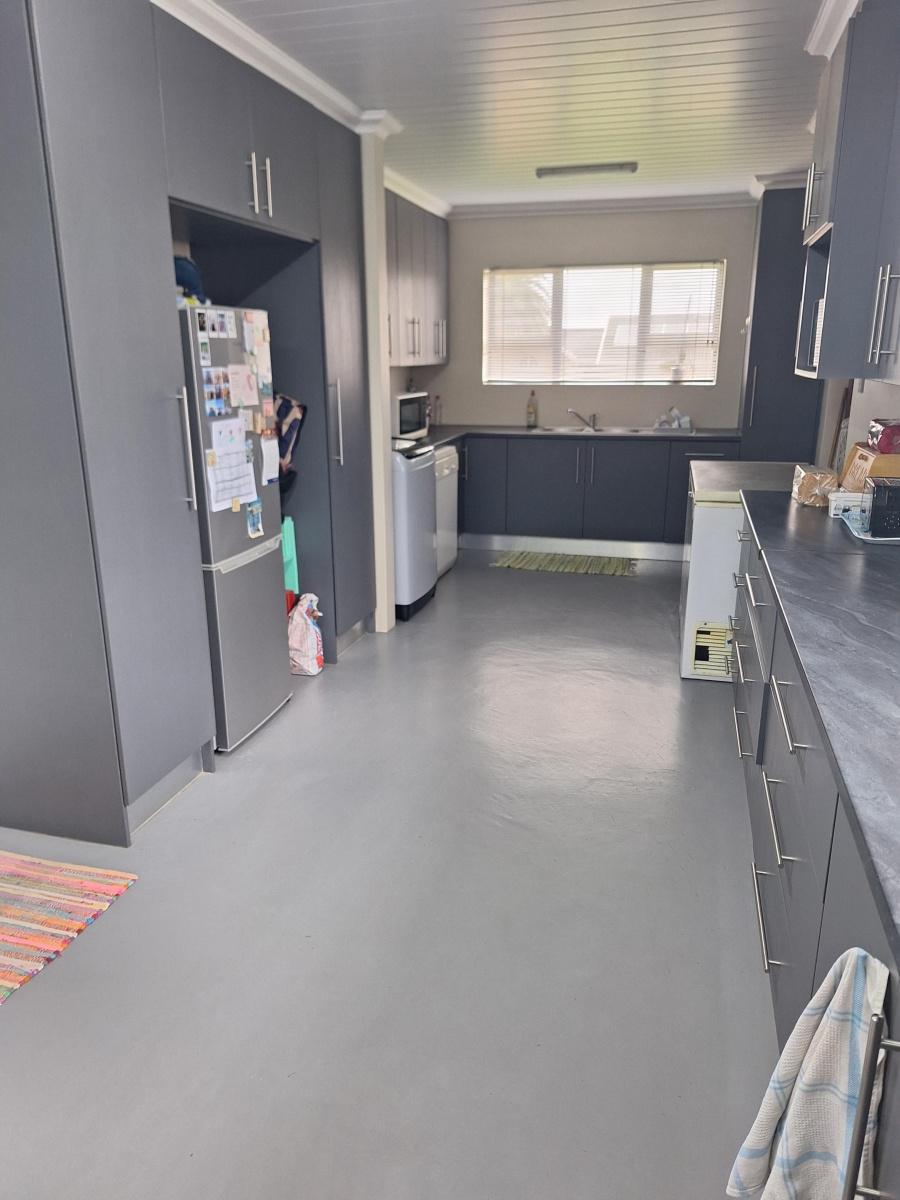 4 Bedroom Property for Sale in Hartenbos Heuwels Western Cape